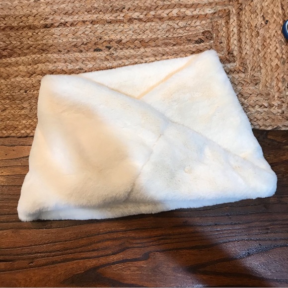 ❄️Infinity Fur Scarf - Picture 1 of 5